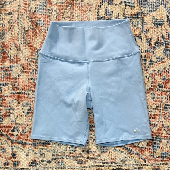 ALO Yoga 7” Inseam High Rise Airbrush Bike Shorts in Blue Skies SZ XS EUC - Picture 2 of 4